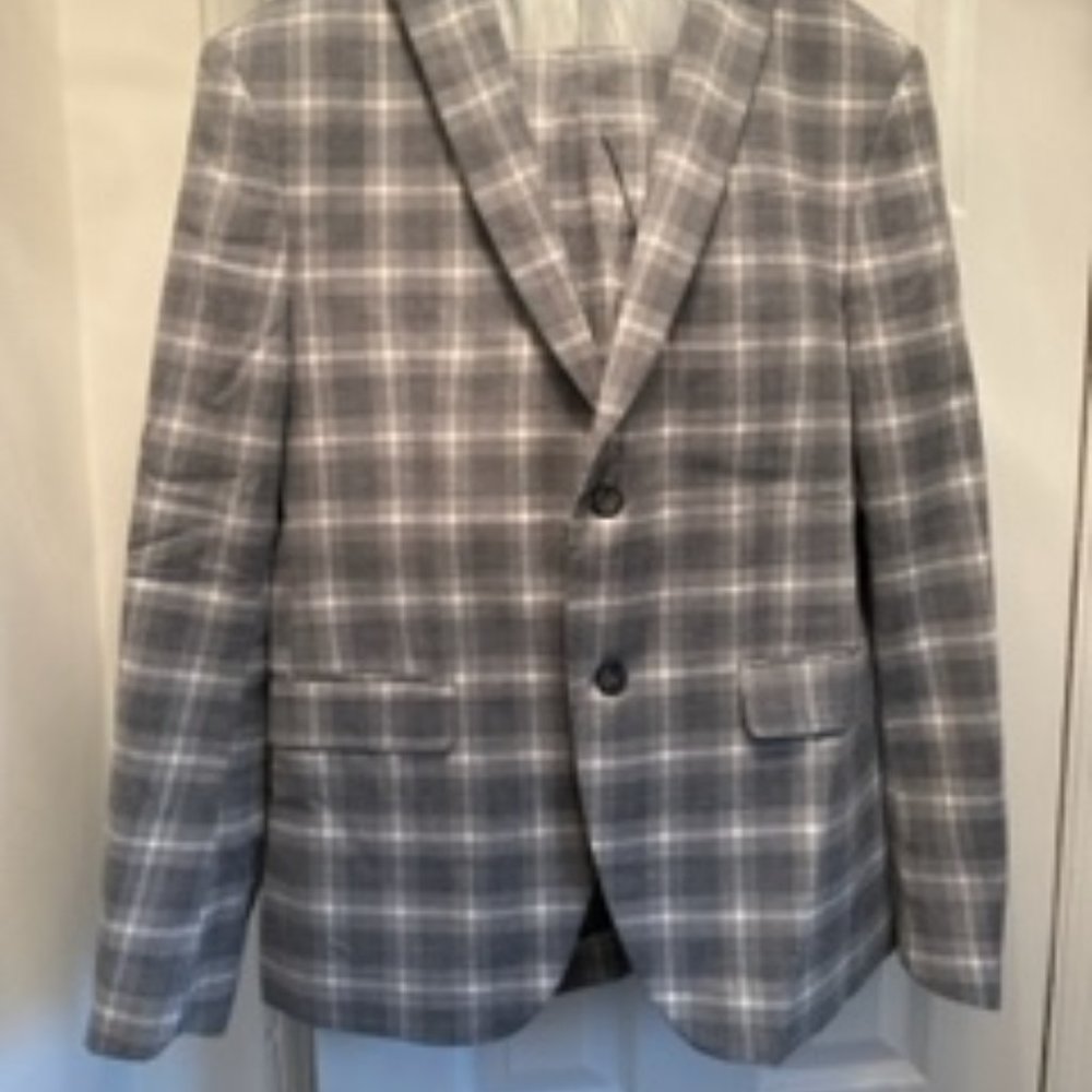 Men's Gray and White Wool Suit USD 42, Pants 32 USD.